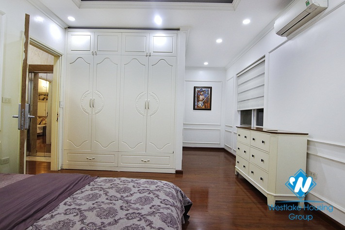 A shiny Vinhome Riverside villa in Long Bien for rent